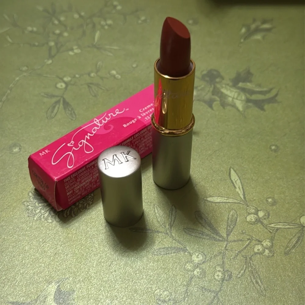 MARY KAY SIGNATURE CRÈME LIPSTICK SHADE CANTALOP BRAND NEW WITH BOX